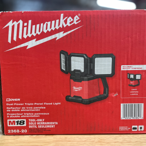 Milwaukee m18 Dual Power Triple-Panel Flood Light