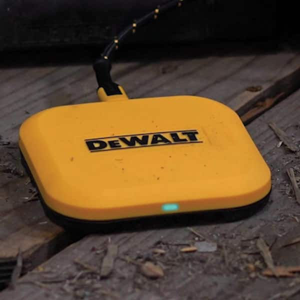 DEWALT Fast Wireless Charging Pad - Quick Charge for Any Qi Device